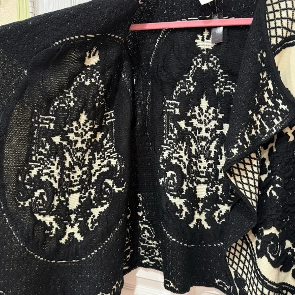 Neiman Marcus Black and Cream Cardigan - Picture 4 of 7
